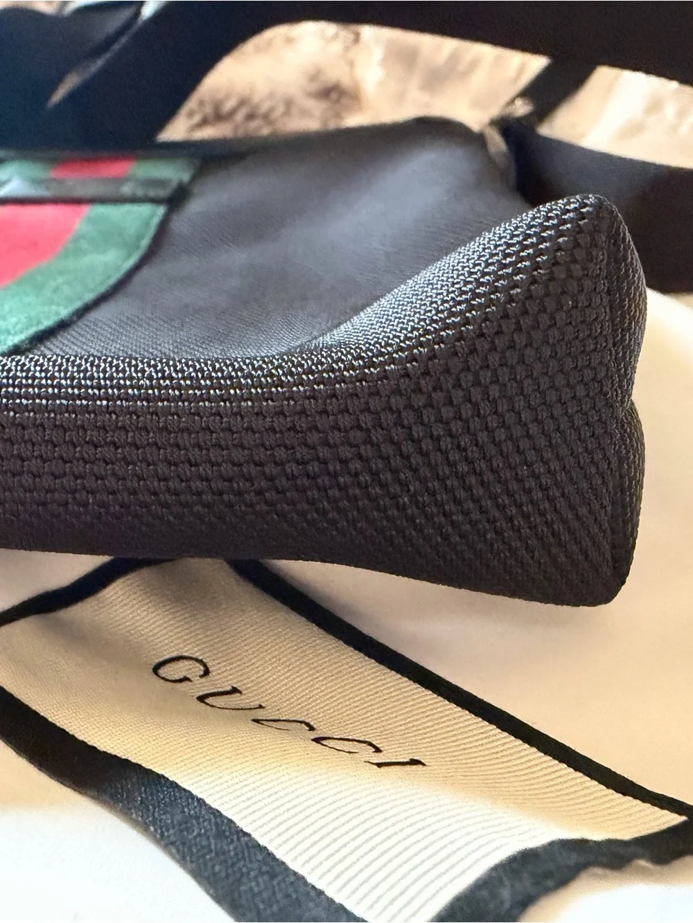 Authentic Gucci Techno Web Canvas Black Messenger Bag Green/Red Sherry Line Stap
